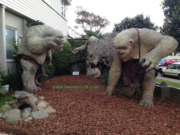 Weta-Cave-Shop