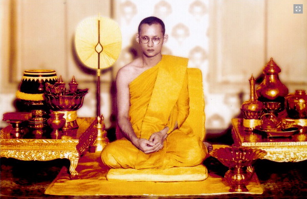 monk-king-bhumibol