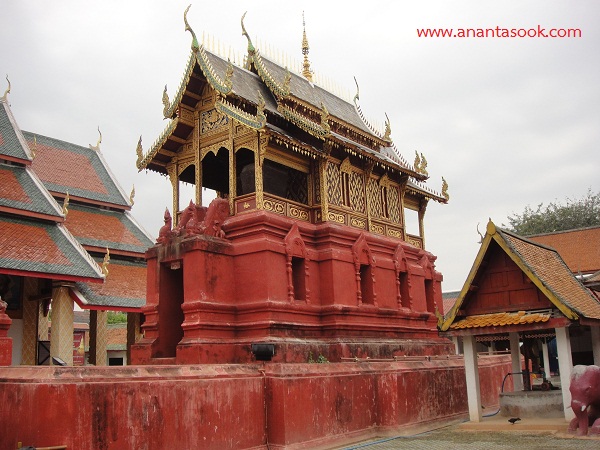 Hariphunchai-temple4