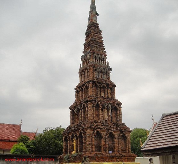 Hariphunchai-temple5